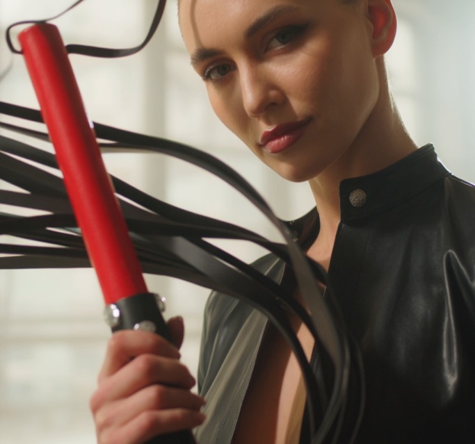 Leder Peitsche Quicky -  roter Griff, schwarze Streifen